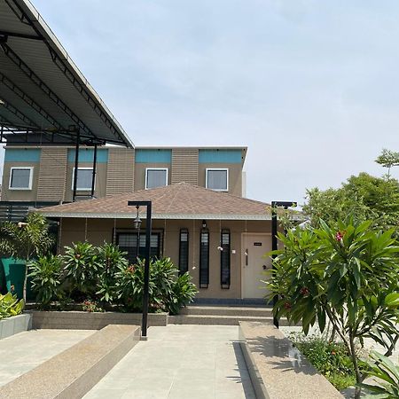 The Pavilion Park Resort Mālegaon Exterior photo