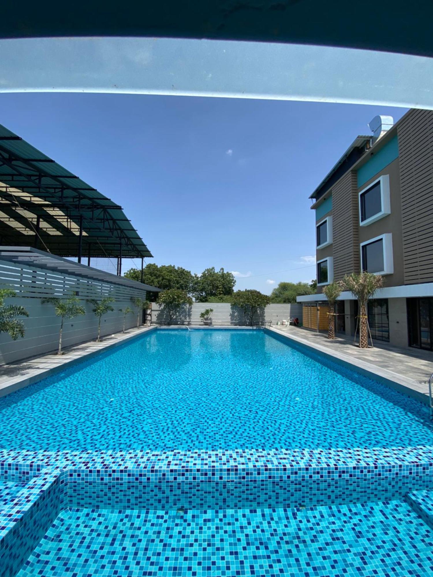 The Pavilion Park Resort Mālegaon Exterior photo