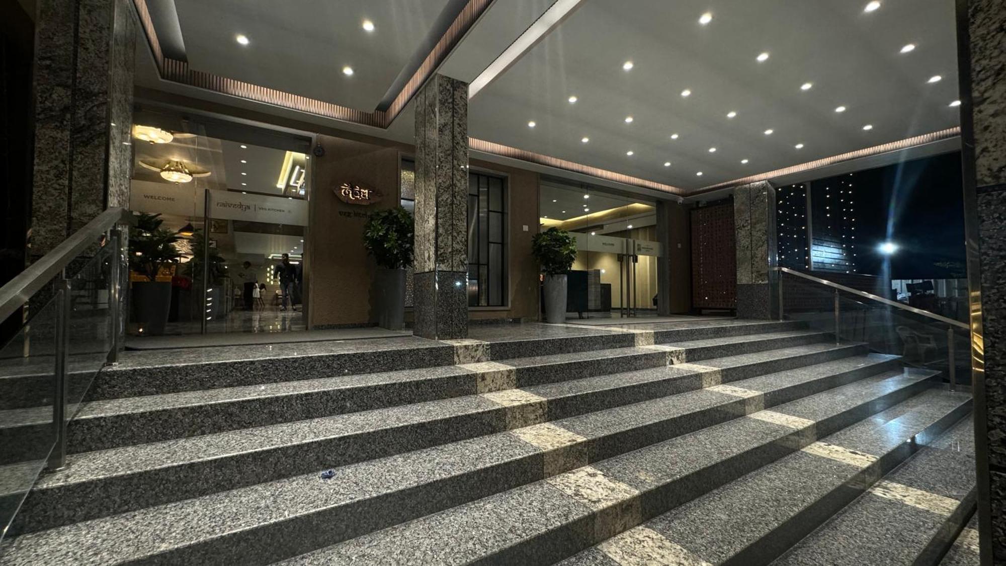 The Pavilion Park Resort Mālegaon Exterior photo