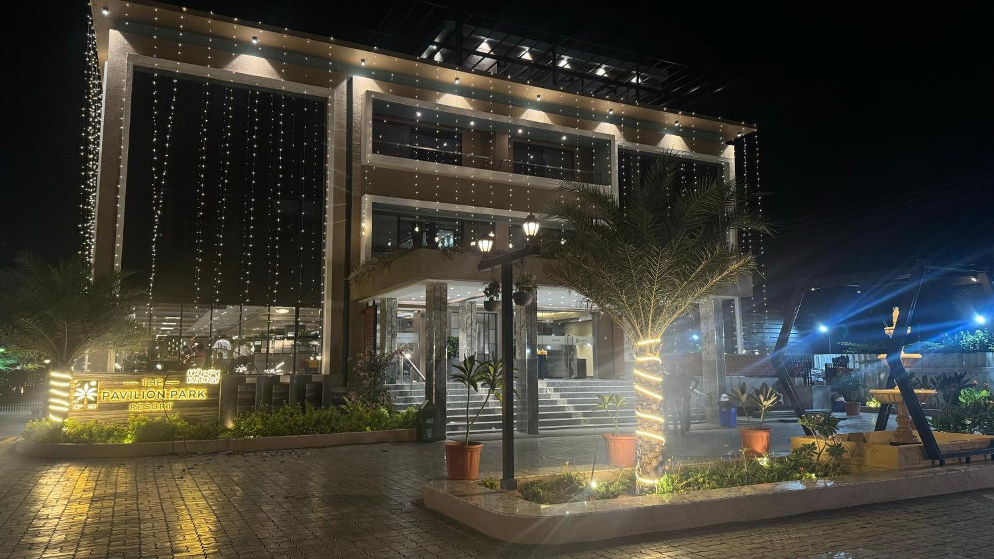 The Pavilion Park Resort Mālegaon Exterior photo